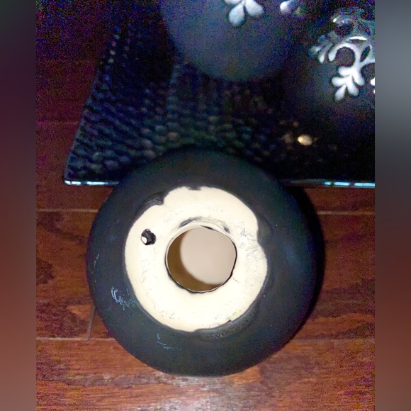 Christmas Ceramic Set of 
Snow Painted Black Decorative 5 Orbs and Silver Plate - Picture 8 of 12